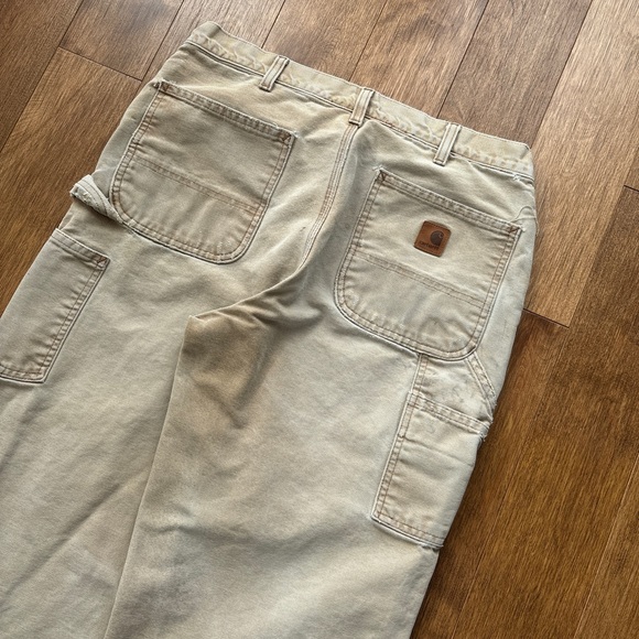 Men’s Vintage Carhartt thrashed and faded carpenter pants - Picture 4 of 8